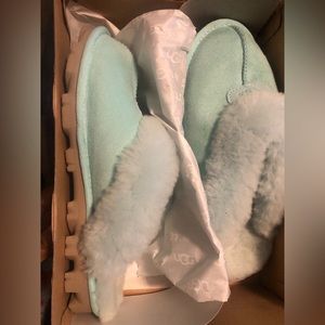 Ugg House Shoes Slippers Size 9 Worn Once
